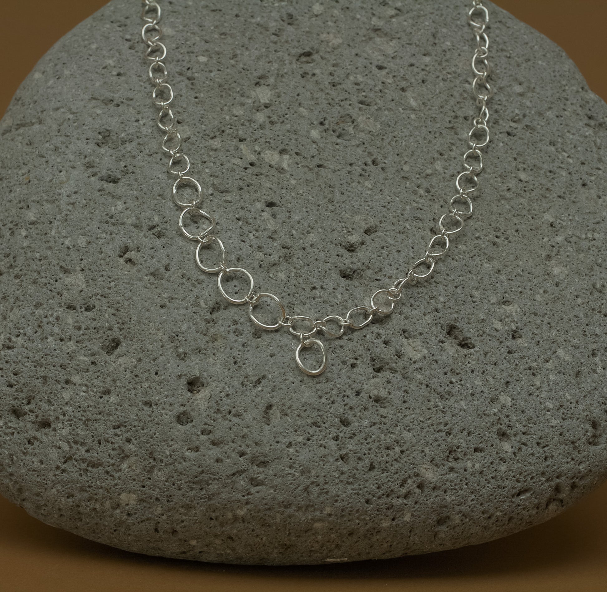CONTOUR - Graduated Chain Necklace with Small Pendant detail 2