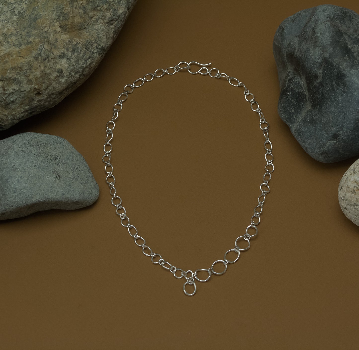 CONTOUR - Graduated Chain Necklace with Small Pendant detail 3